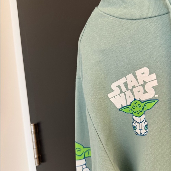 Star Wars M seafoam/mint green Hoodie with Green Yoda Design good to great cond - Picture 4 of 15